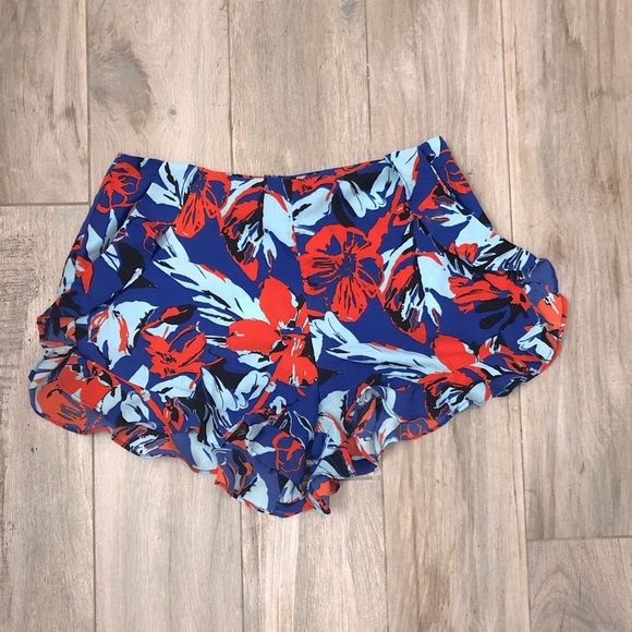 Summer shorts with ruffles - Picture 1 of 2